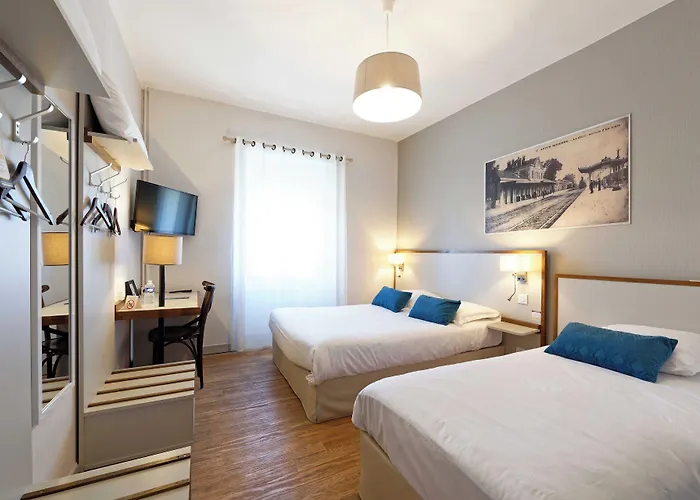 Contact Hotel Du Commerce Et Son Restaurant Cote A Cote
