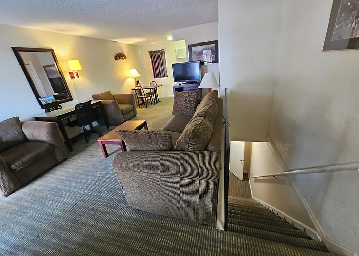 Merrimac Inn And Suite