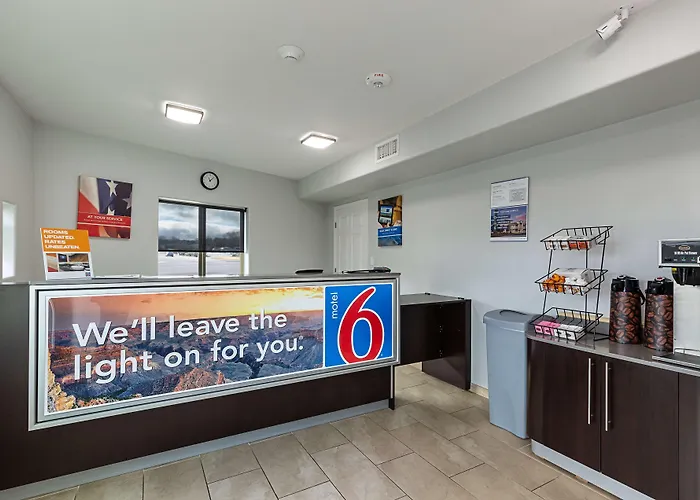 Motel 6-Show Low, Az