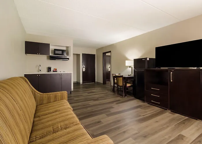 Clarion Pointe Lake Jackson - Clute