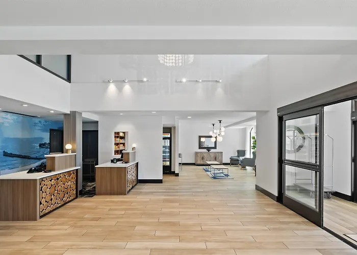 La Quinta Inn & Suites By Wyndham Santa Cruz