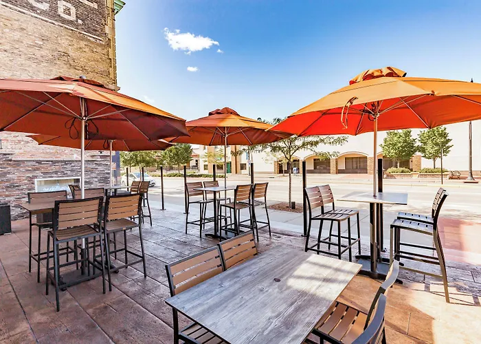 Cobblestone Hotel & Suites