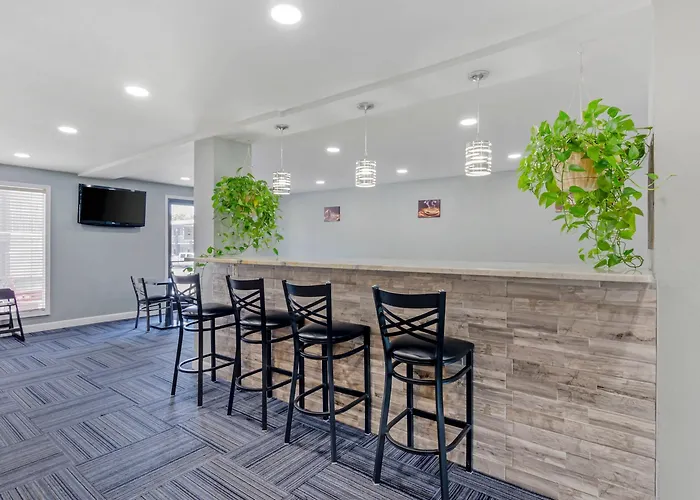Suburban Studios Verona - Staunton North