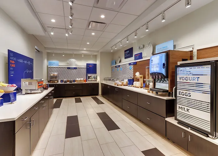 Holiday Inn Express & Suites - Roanoke - Civic Center