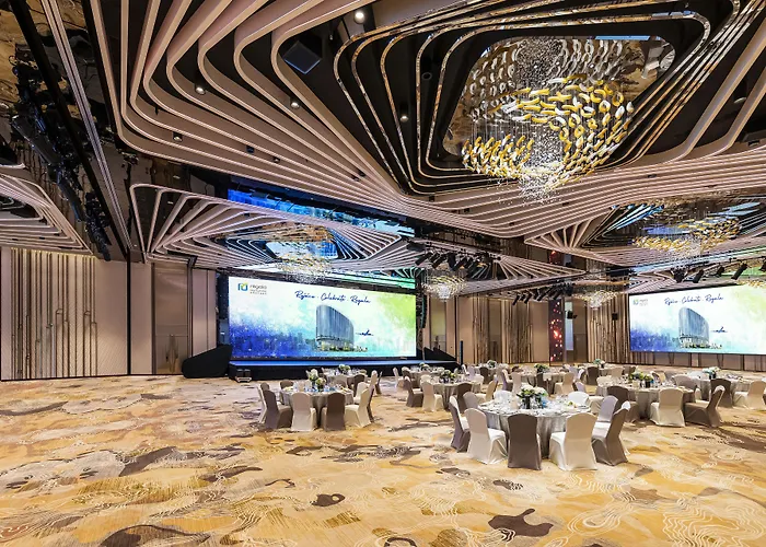 Regala Skycity Hotel By Regal Hotels