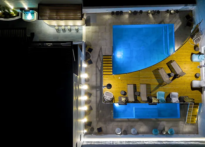 Deluxe Suites Santorini