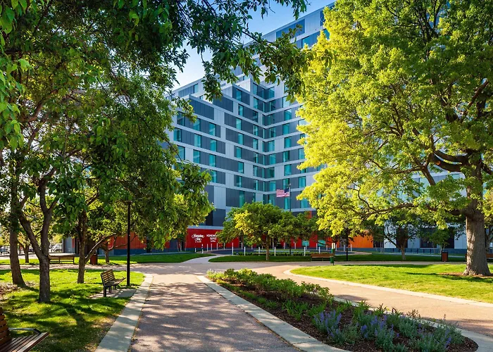 Hampton By Hilton At The Boston Seaport District