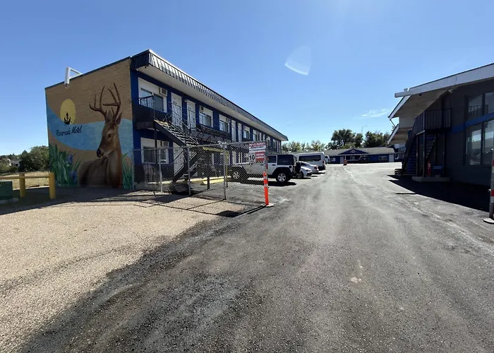 Riverside Motel And Suites