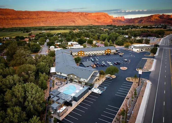 Slackline Moab, Outset Collection By Hilton