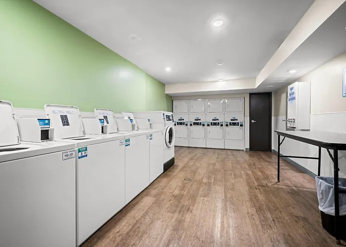 Woodspring Suites Dearborn Detroit