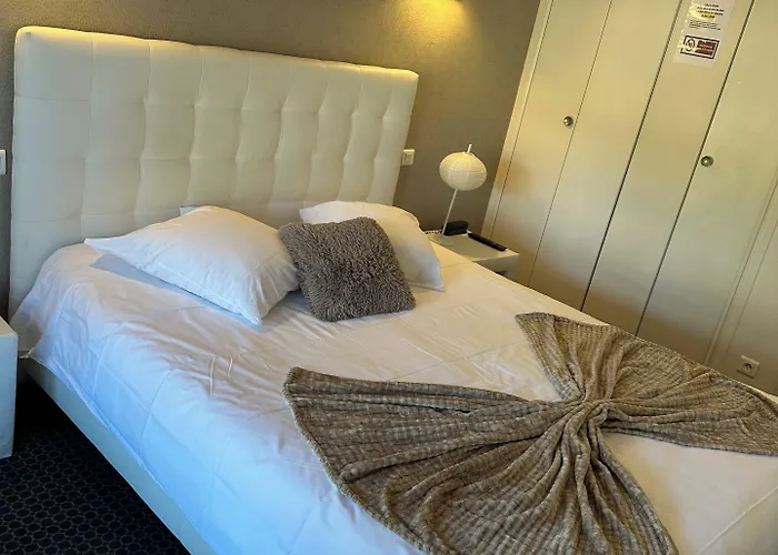 Square Hotel