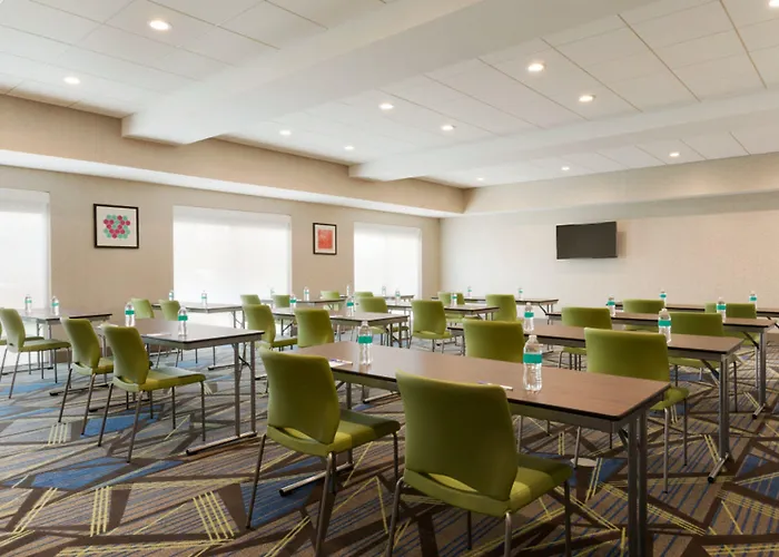 Holiday Inn Express & Suites - Cincinnati Ne - Red Bank Road By Ihg