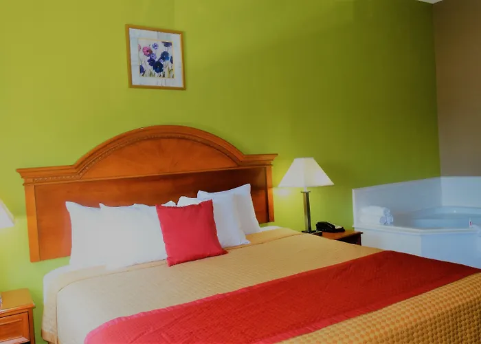 Oak Tree Inn & Suites