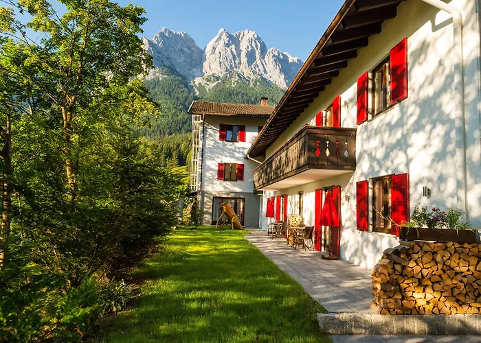 Bayern Resort Hotel - Adults Only - Mit Zugspitzblick - Eibsee-Naehe - Wellnessbereich - Naturpool Im Sommer