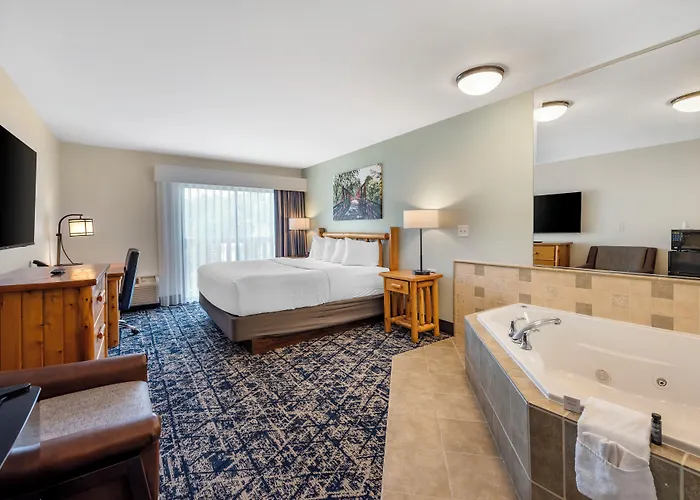 Three Bears Waterpark Resort Near Tomah, An Ascend Collection Hotel