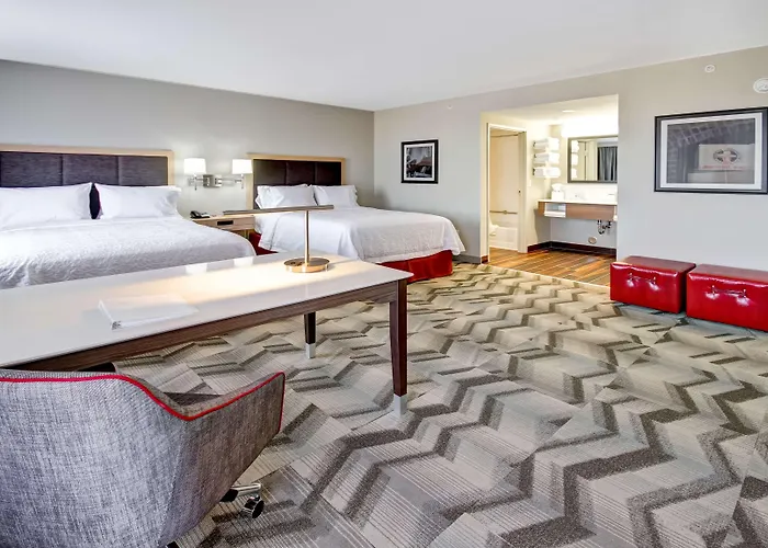 Hampton Inn & Suites - Medicine Hat