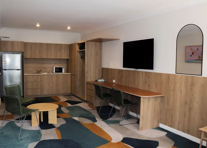 Seabreeze Beach Hotel