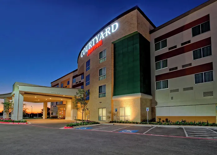 Courtyard By Marriott San Marcos