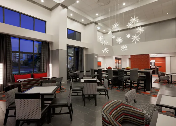 Hampton Inn And Suites Roanoke Airport/Valley View Mall