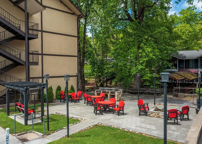 Brookside Lodge - Gatlinburg - On The River