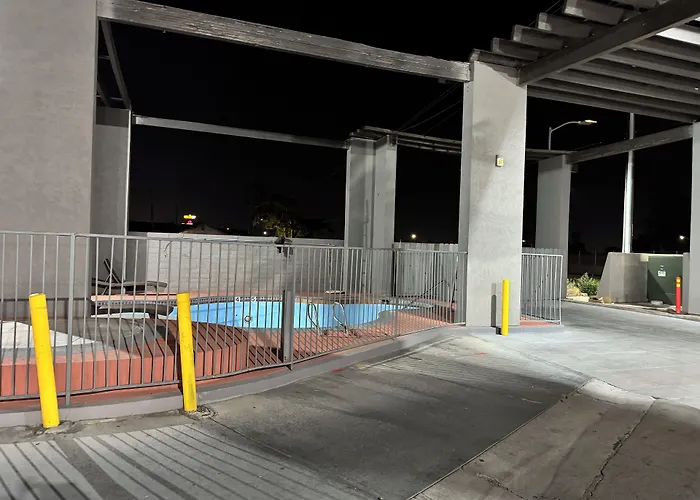 Baymont By Wyndham Bakersfield