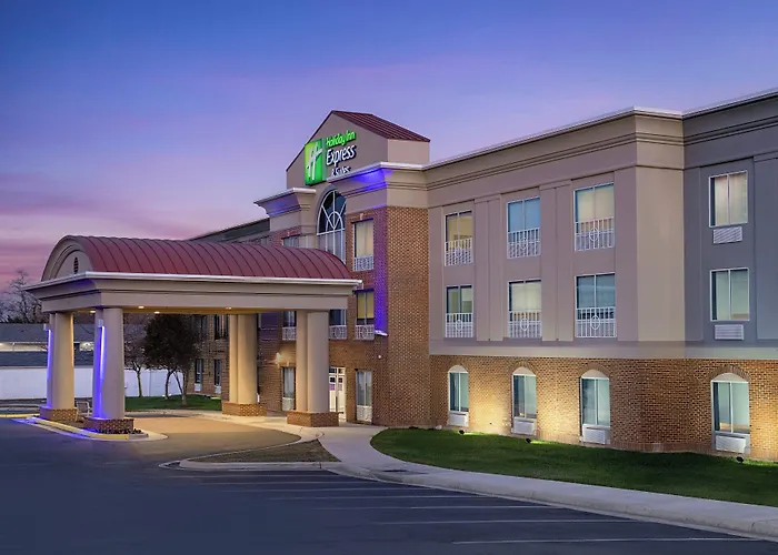 Holiday Inn Express & Suites Alexandria - Fort Belvoir By Ihg