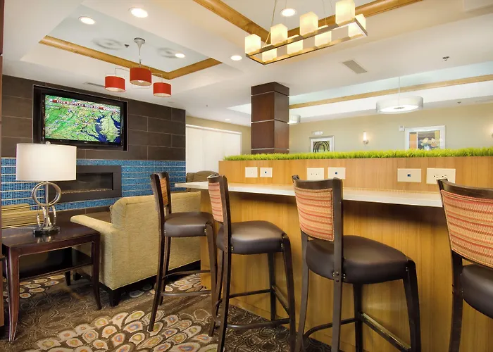 Holiday Inn Express & Suites Alexandria - Fort Belvoir By Ihg