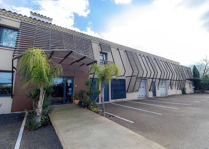 Hotel Les Jardins Du Canal - Piscine Chauffee A 28 Degres - Parking Gratuit - Garage - Bornes Electriques - Accueil Velos Et Motos - Kids Friendly-Solaire Ecoresponsable