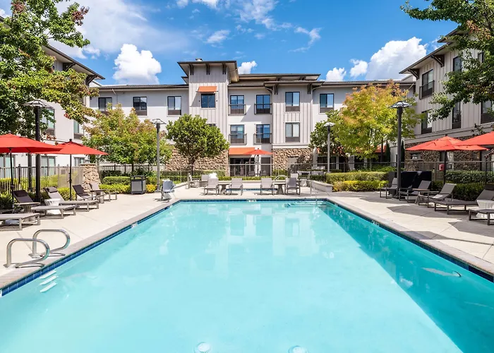 Hampton Inn & Suites Windsor-Sonoma Wine Country