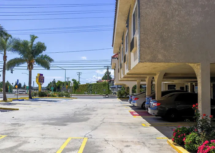 Orange Tustin Inn In Orange