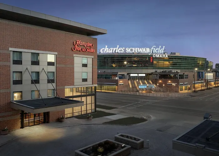 Hampton Inn & Suites Omaha-Downtown