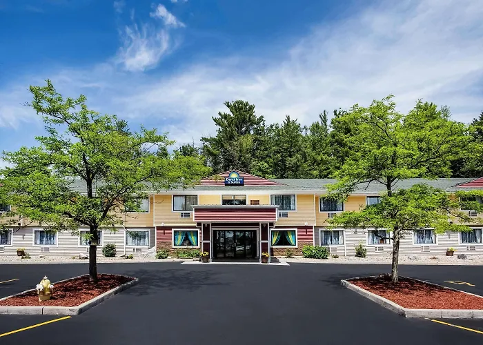 Days Inn & Suites By Wyndham Stevens Point