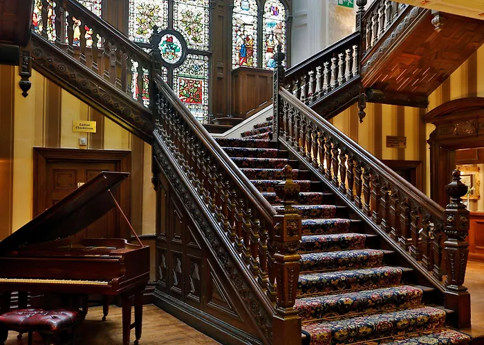The Oaks Hotel