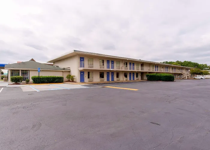 Travelodge By Wyndham Norfolk Airport