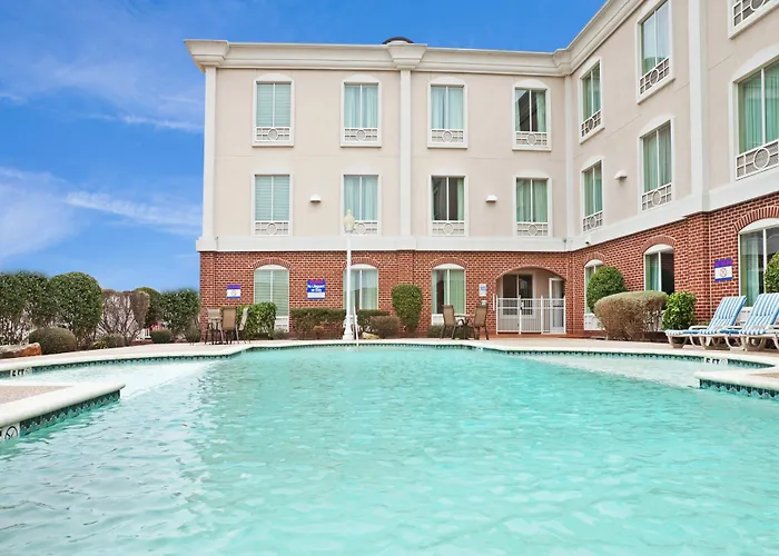 Holiday Inn Express & Suites Waxahachie By Ihg