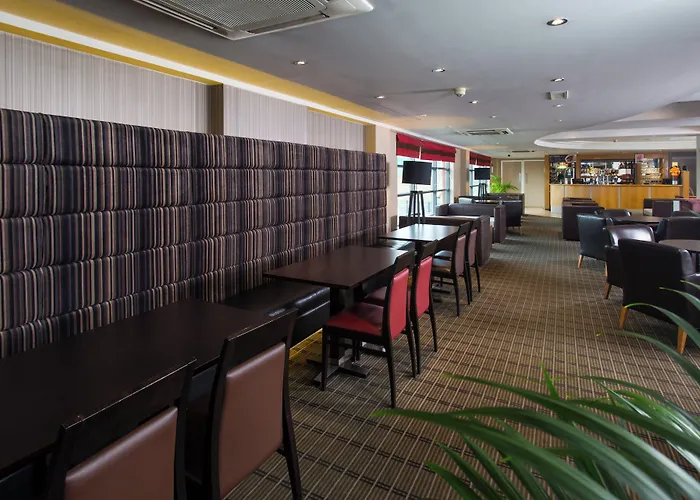 Holiday Inn Express London Luton Airport By Ihg