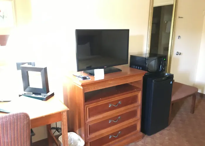 Quality Inn & Suites Hanes Mall