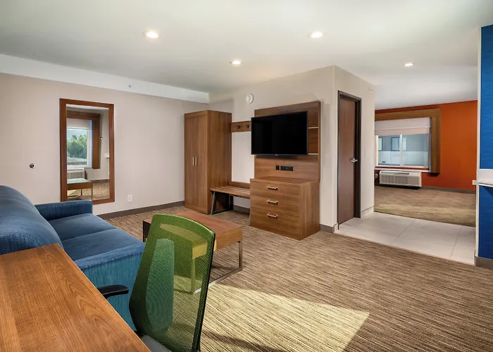 Holiday Inn Express & Suites Chatsworth By Ihg
