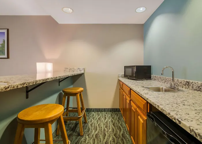 Best Western Plus Executive Court Inn & Conference Center