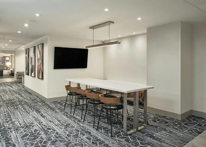 Courtyard By Marriott Regina Downtown