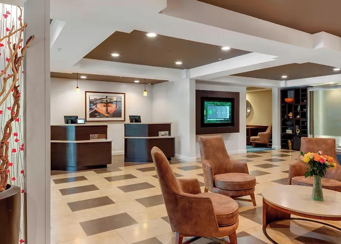Courtyard By Marriott Portsmouth