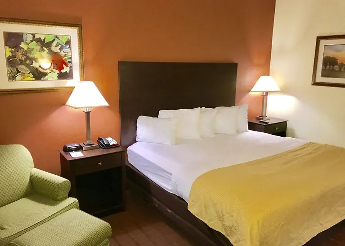 Clarion Hotel & Suites Hamden-New Haven