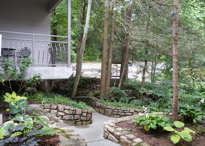 Sidney James Mountain Lodge