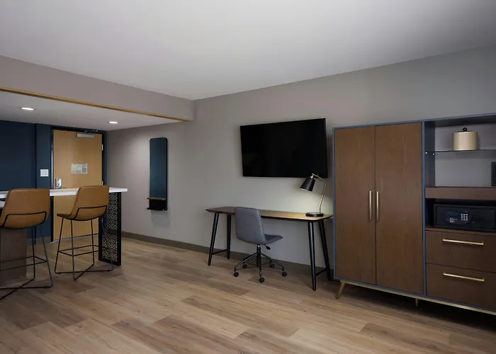 Ramada By Wyndham Englewood Hotel & Suites