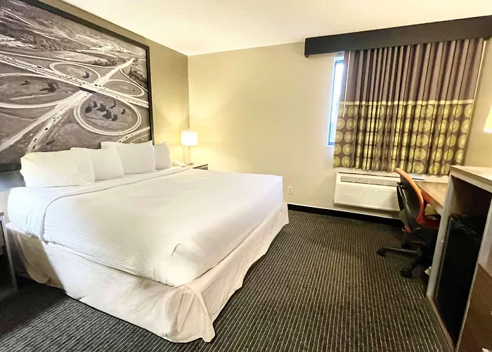 Super 8 By Wyndham St Charles