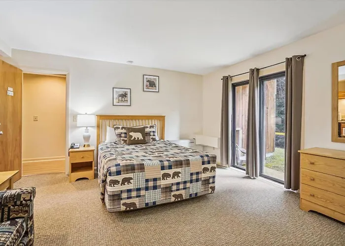 207 Cedarbrook Queen Studio