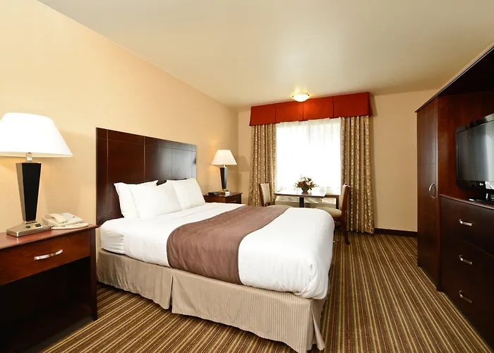 Yellowstone West Gate Hotel