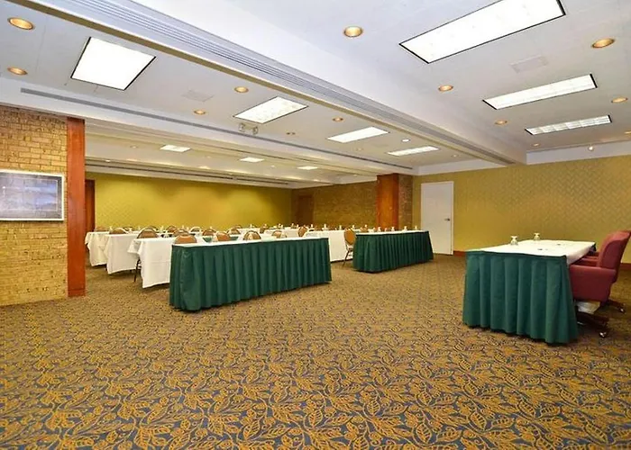 Clock Tower Resort And Conference Center - Rockford