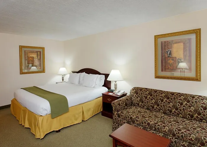 Holiday Inn Express Hotel & Suites Huntsville University Drive
