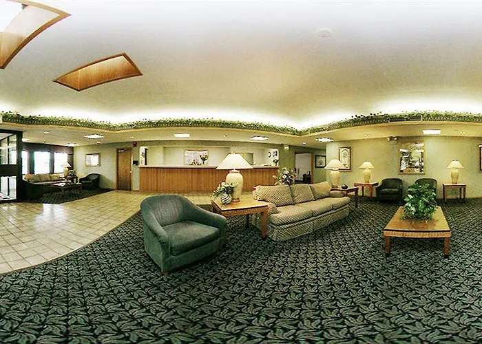 Econo Lodge Inn & Suites